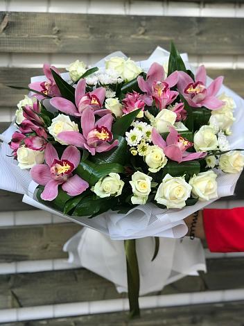 Букет цветов из: Розы и Хризантемы в Песь