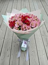 Букет цветов из:  Альстромерии в Песь