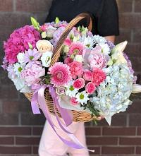 Композиция солнечный день в Песь Цветочная композиция из Розы, Хризантемы, Пионы и Лизиантусы в корзине в Песь