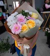Букет цветов из:  Герберы, Розы и Хризантемы в Песь