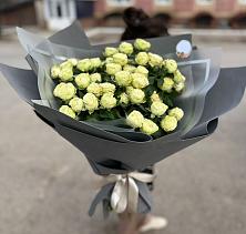 Букет Белые кустовые розы Солинеро в Песь