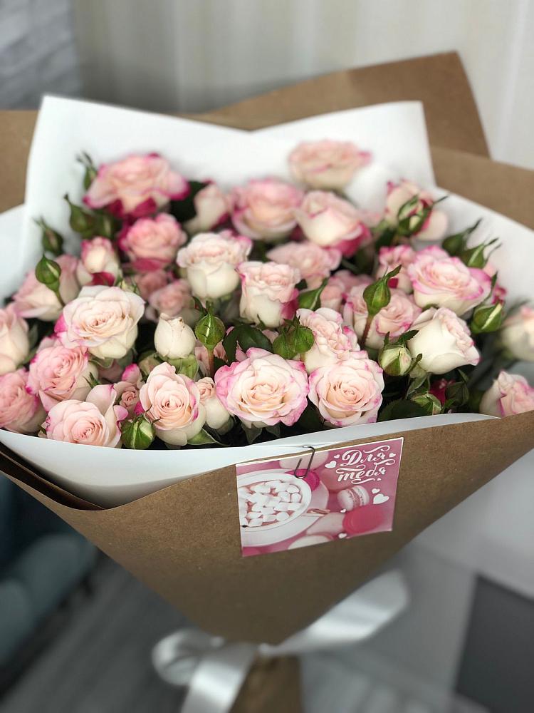 Букет цветов из: Розы в Песь