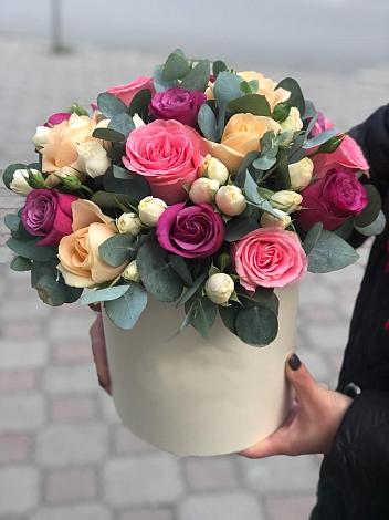 Цветочная композиция из Розы в шляпной коробке в Песь