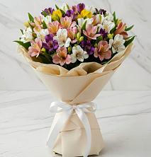 Букет цветов из:  Альстромерии в Песь