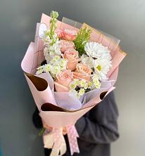 Букет цветов из:  Хризантемы и Розы в Песь