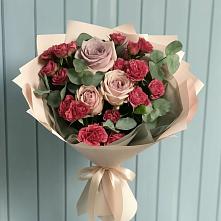 Букет цветов из:  Гвоздики и Розы в Песь