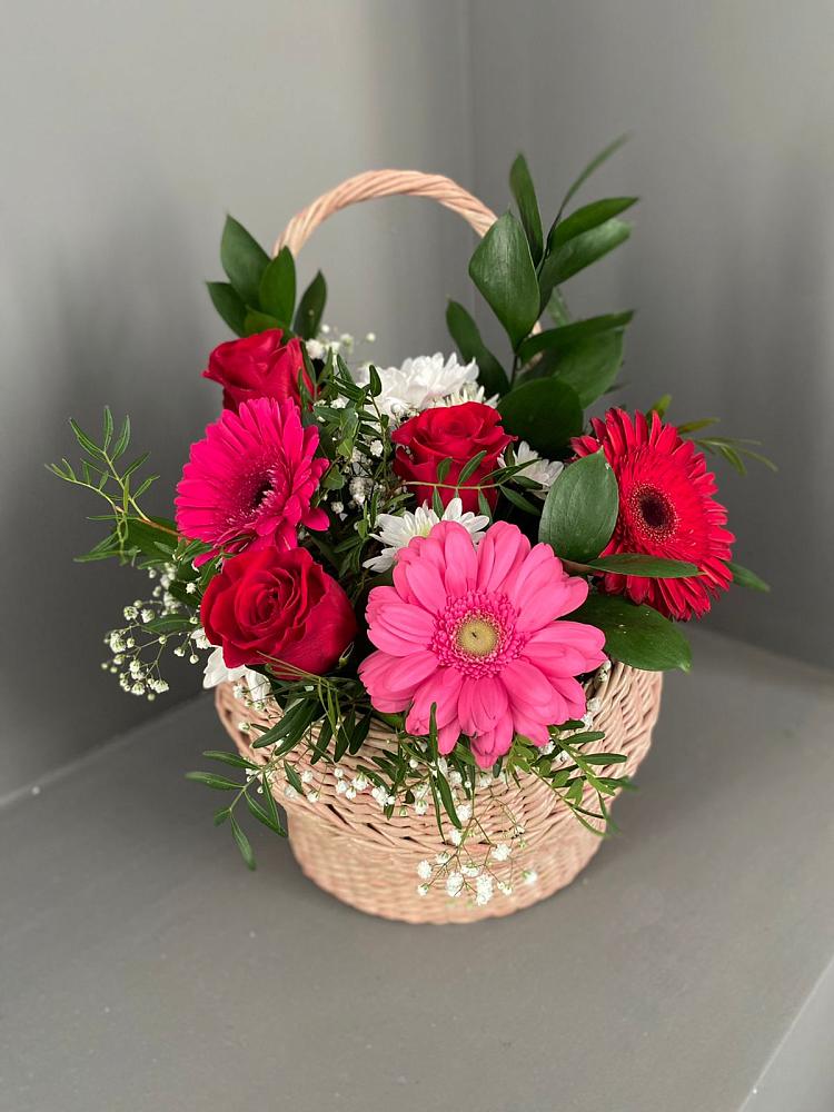 Цветочная композиция из Розы, Хризантемы и Герберы в корзине в Песь