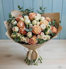 Букет цветов из:  Альстромерии и Розы в Песь