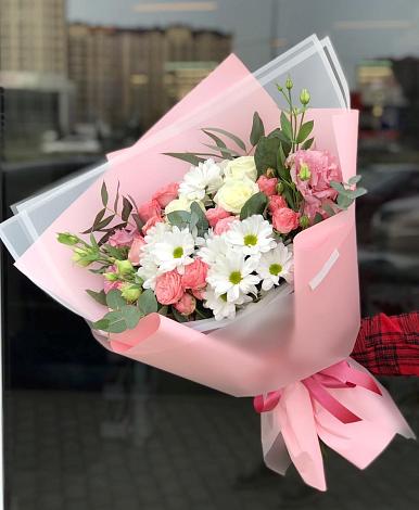 Букет цветов из: Розы, Лизиантусы и Хризантемы в Песь