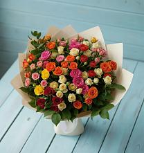 Букет Микс из разноцветных кустовых роз в Песь